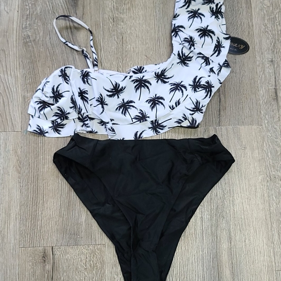 Swimsuit - Picture 4 of 4